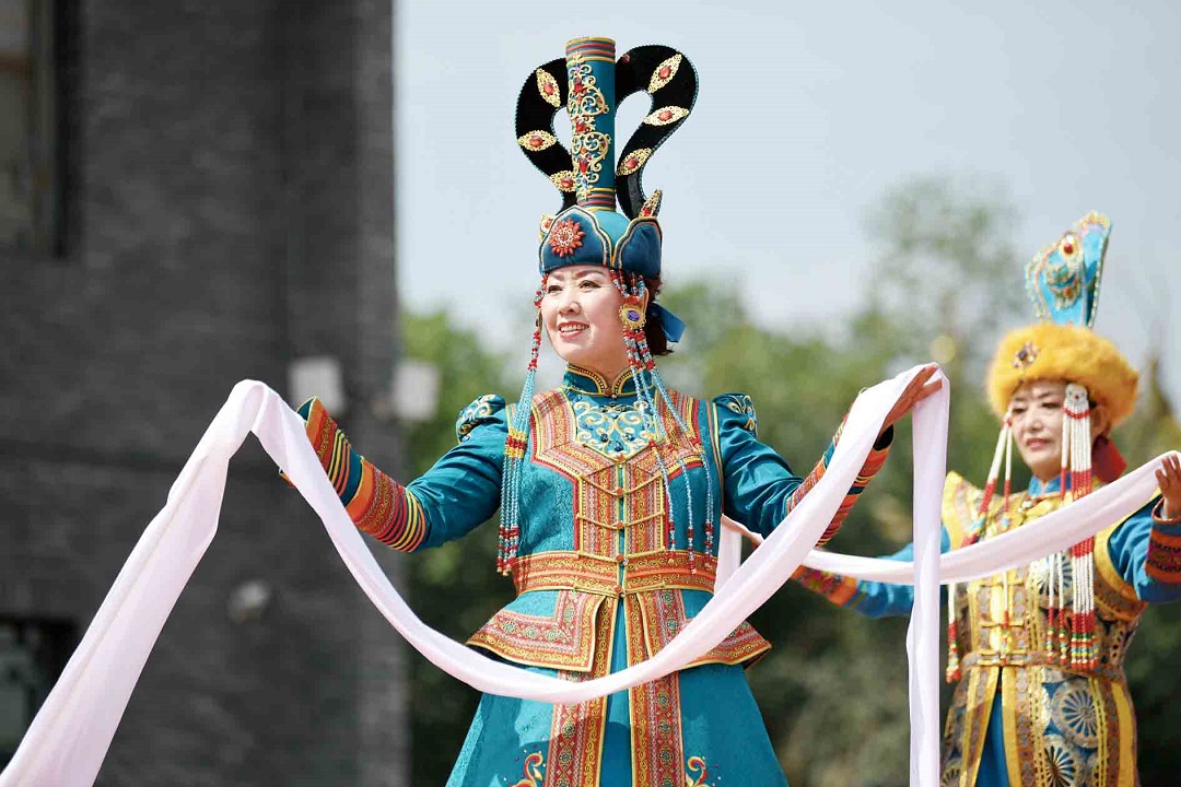 蒙古族服饰图片 蒙古族服饰特点