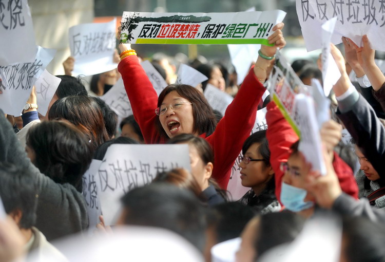 广州千人抗议焚烧垃圾火爆现场实拍图片全集(组图)