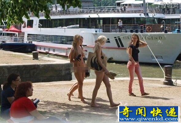 美女街头裸体春游 全身脱光很不雅