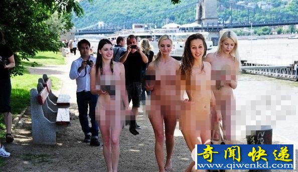 美女街头裸体春游 全身脱光很不雅