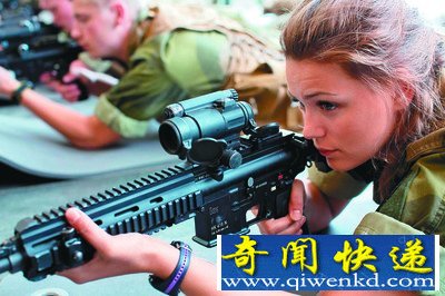 这个国家的女性必须服兵役 同吃同喝同睡