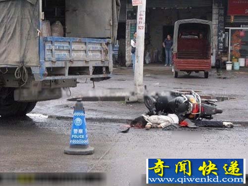 玉林市摩托女子与货车相撞 爆头脑髓涌出惨死