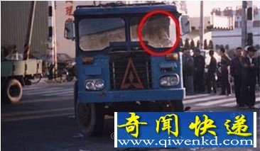实拍车祸地点出现鬼
