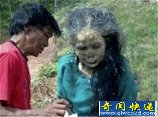 吓傻!千年古墓挖出不腐女尸 从墓中走出与村民交谈