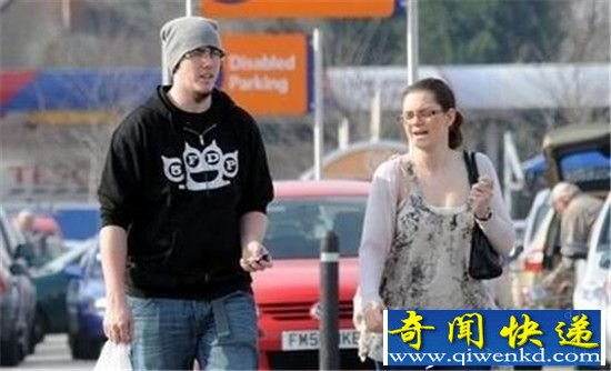 情侣彩票赢3.9亿 为什么奖励朋友1100万却一分不给母亲?