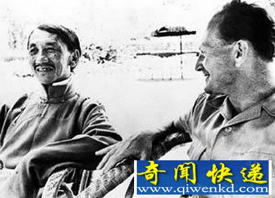 纳粹探险家海因里希·哈勒(右)在拉萨