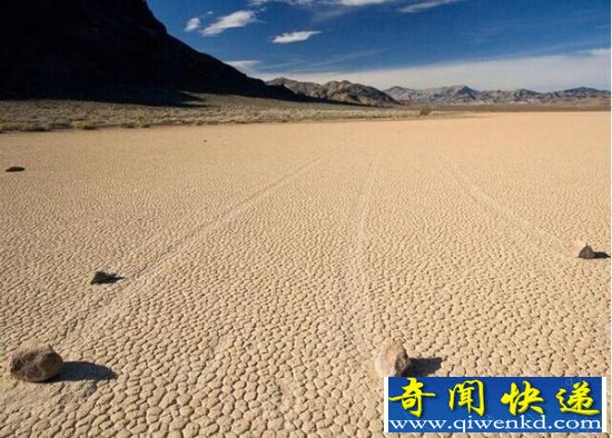 死亡谷移动的石头