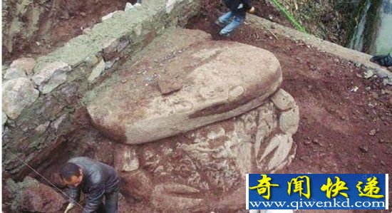 男子在自己后院挖出了这个 专家都被震惊了!