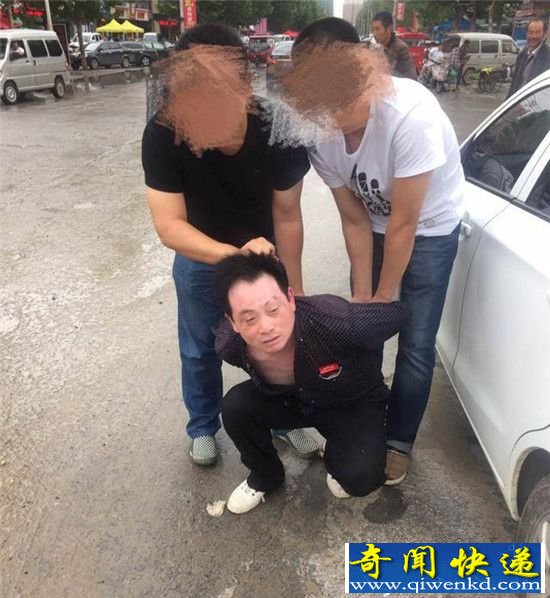河南一男子弑父杀母 其母跪地求饶仍被杀