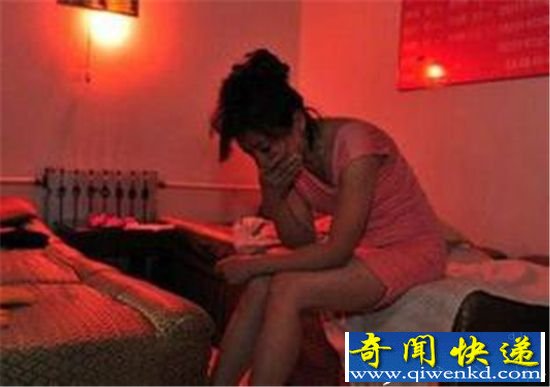 婆婆儿媳同屋卖淫 彼此介绍客源还双飞