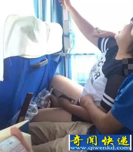 网曝年轻情侣公交车上爱抚不雅照曝光,画面低俗不堪犹如活春宫