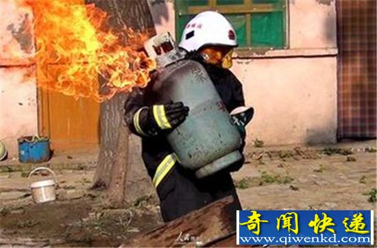 女子自杀引爆煤气罐 致多名民警被炸伤