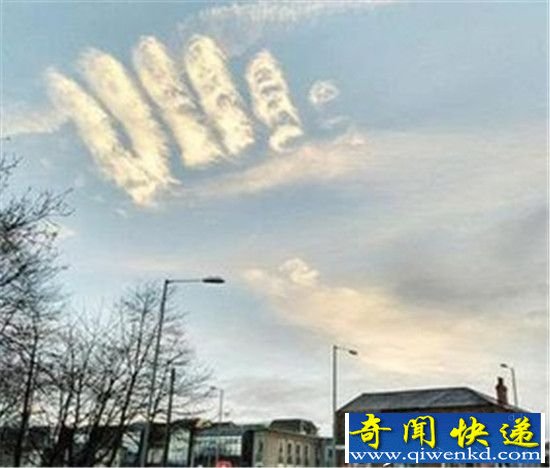 如来神掌高仿版:英国上空惊现上帝之手