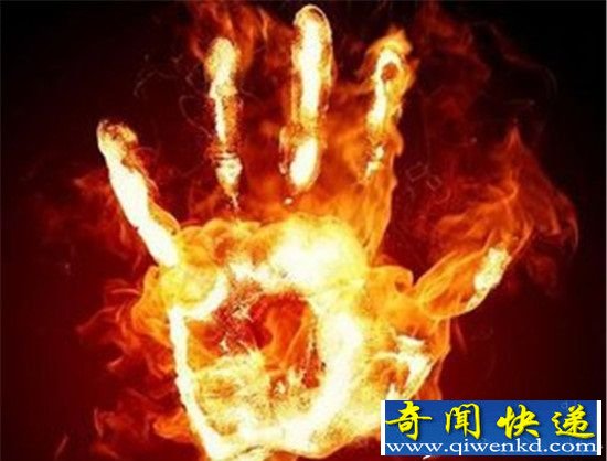 如来神掌高仿版:英国上空惊现上帝之手