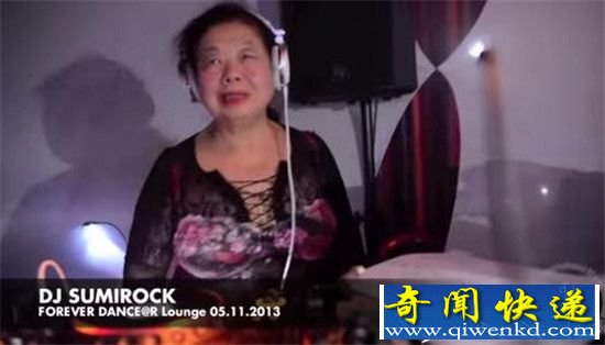 82岁奶奶蹦迪 白天包饺晚上做dj打碟子嗨翻网友