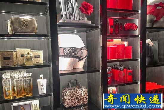 中国首家维密旗舰店落户上海 店内内衣陈列很性感