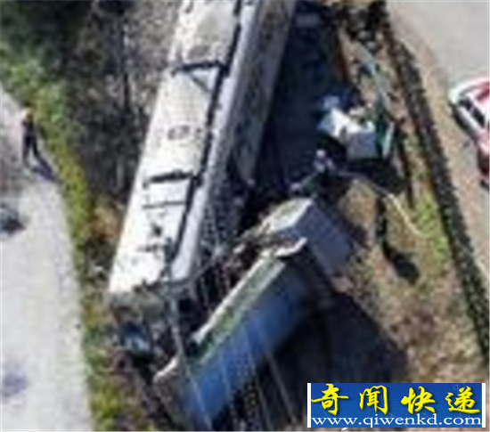 日本火车脱轨事故 汽车车祸起火致火车刹车不及出轨