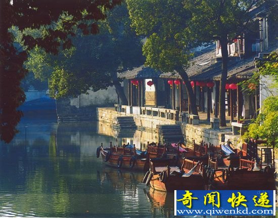 江南古镇有同里 同里水乡有明园