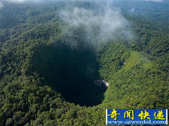 全球10大震撼心灵的天坑 看一眼就是一辈子