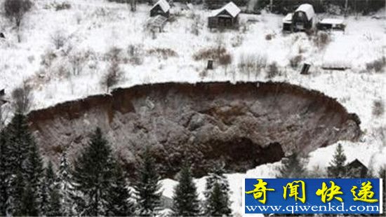 天坑之谜 俄罗斯再现神秘天坑!