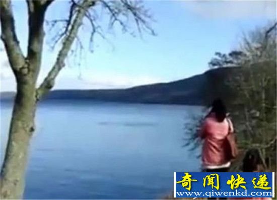 水怪之谜 一对母女声称看到尼斯湖水怪现身