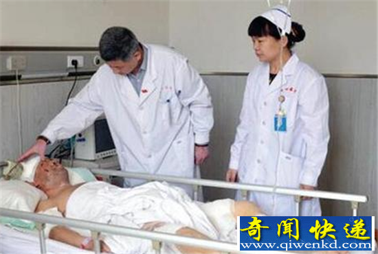 黑熊袭击男子重伤骑车逃命