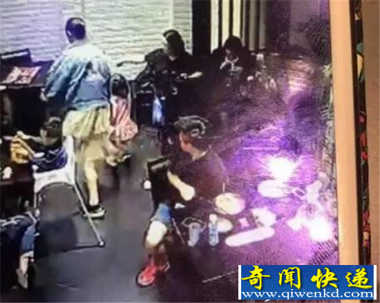 女大学生飞踹女童真相曝光 剧情惊现大反转