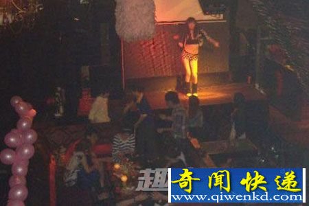 3,英国酒吧上演真实版的“午夜凶铃”