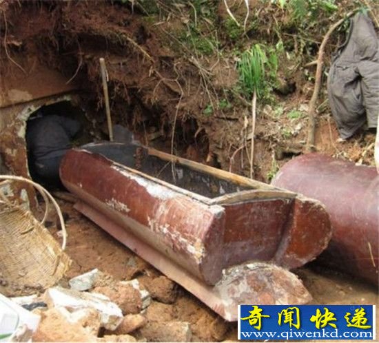 村民挖出胸穿铁钉唐代古墓 怪事发生了