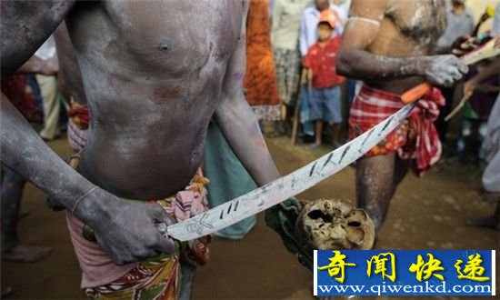 揭秘印度神秘贾函节 从坟墓中挖出头骨向湿婆祈福