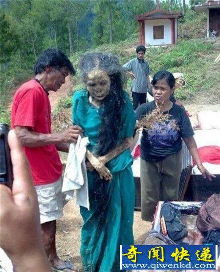 揭秘印尼赶尸真容 驱尸自行前往坟墓