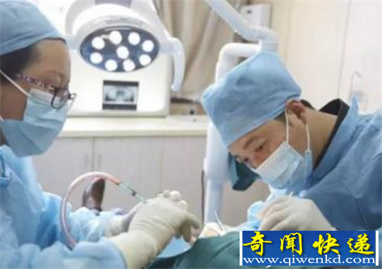 医护员手术室互殴 白大褂拿手术刀也能打架!