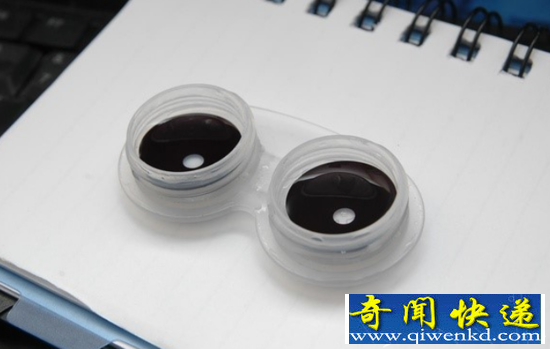 网友试戴这款隐形眼镜后连镜子都不敢照了
