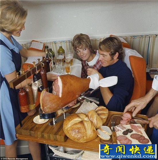 鲑鱼龙虾鱼子酱 50年前的良心飞机餐长这样