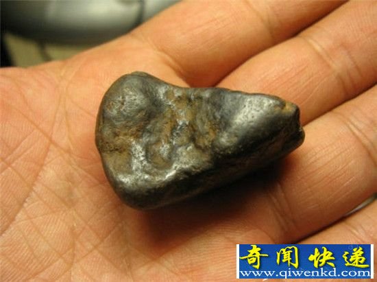 天上掉下这东西竟然使村民一夜暴富