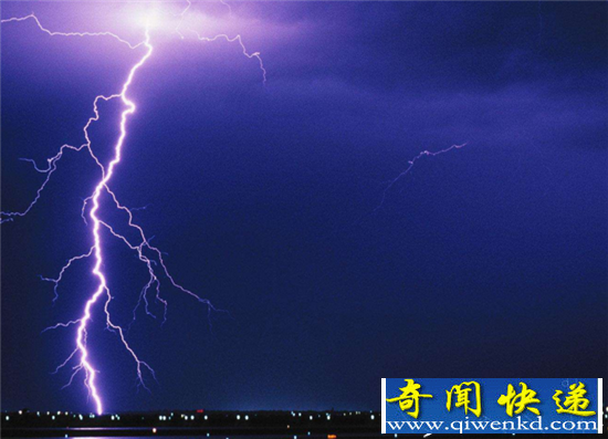 情侣度假遭雷劈中 一死一伤运气衰到爆