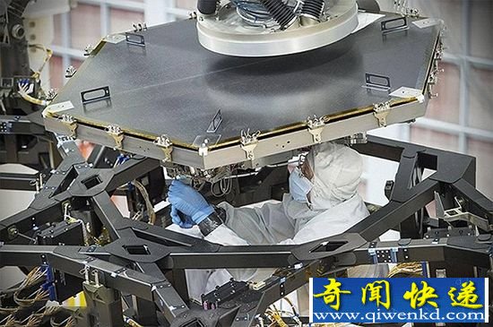 NASA:詹姆斯-韦伯太空望远镜成功安装首个镜片