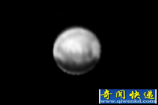 NASA发现冥王星神秘亮点 与卫星卡戎跳舞