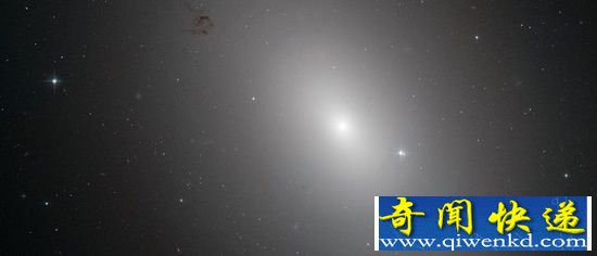 NASA拍下惊人一幕：离地球90万光年外的星系吞食