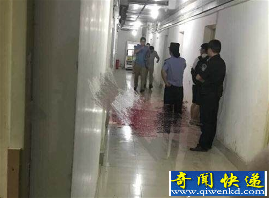 两男生寝室斗殴连捅4刀 因抢游戏蓝buff血溅宿舍