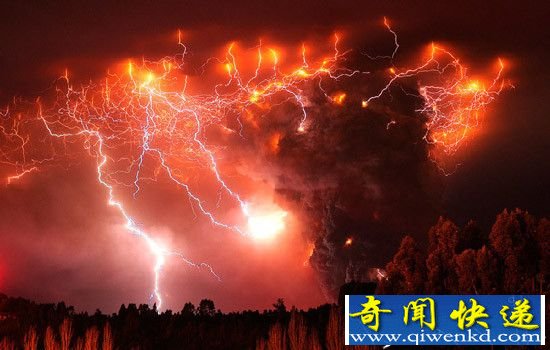 智利火山爆烈式喷发瞬间 摄人心魄!
