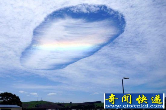 维多利亚天空出现罕见巨型雨幡洞云 美呆了!