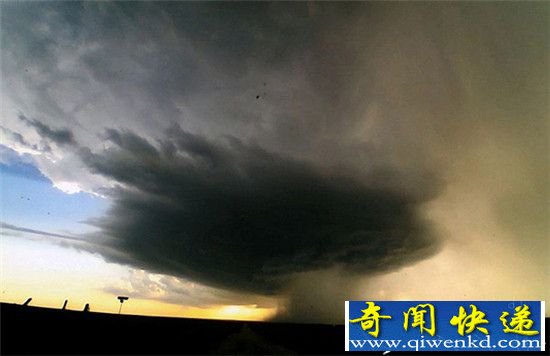 末日之超级风暴!美国摄影师拍摄到 自然超级单体风暴
