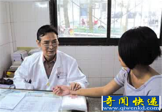 看病顺走医生白大褂和手机