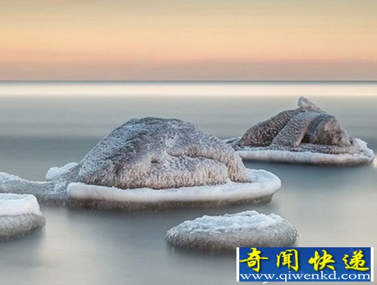摄影师捕捉波兰格但斯克 冰冻海滩美景