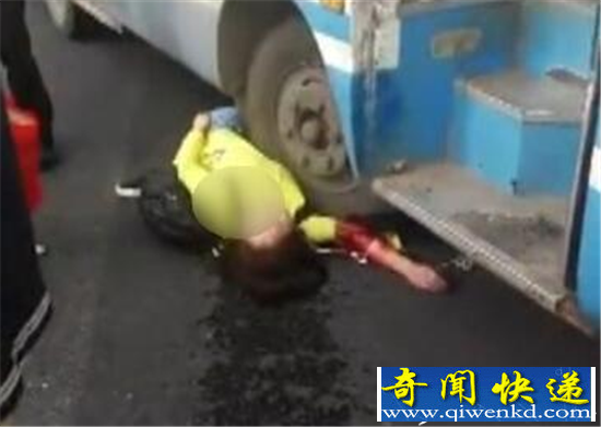 女乘客被甩出公交车遭碾压