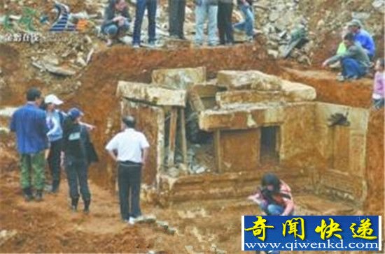 千年女尸半夜推开棺材 竟因上厕所不方便