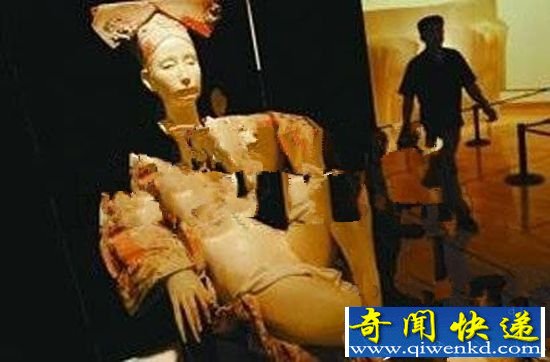 慈禧遗体三次入殓 尸体出土时的震撼景象
