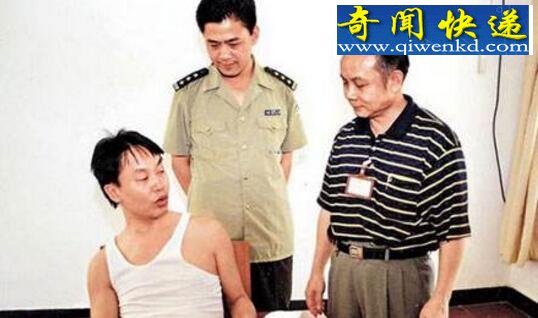 张子强下跪给向华强内幕曝光,成龙曾给向华强下跪
