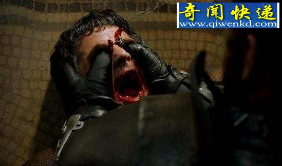 红毒蛇大战魔山,红毒蛇竟被捏爆头颅(话多作死)
